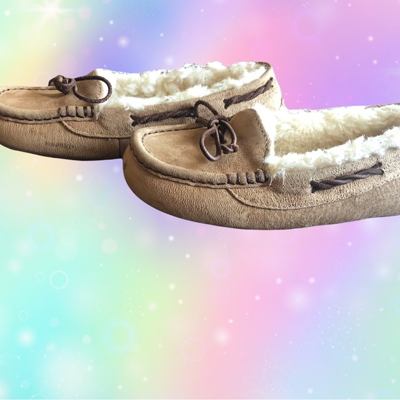 Great Preloved Tan Ugg Moccasins - Size 5.5 - Picture 6 of 6